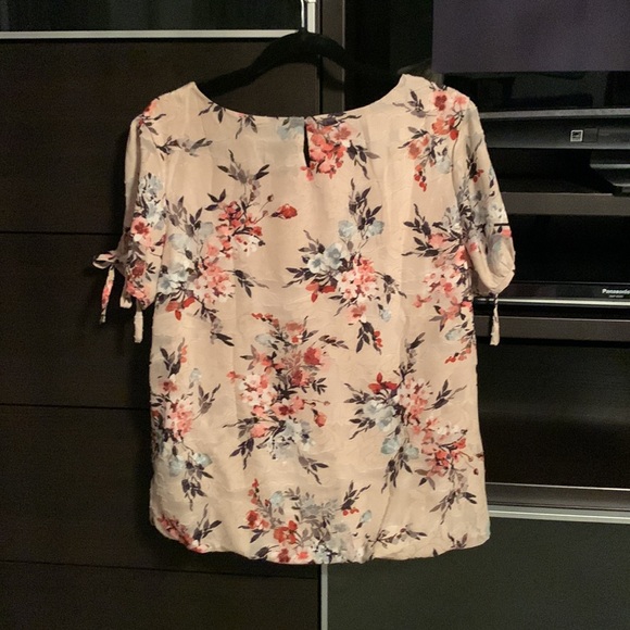 💥3/$20💥 Blousology short sleeve blouse - Picture 4 of 5